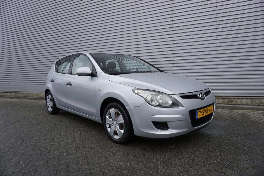 Hyundai I 30 1.4i active cool airco / elektr. ramen / nieuwe apk!