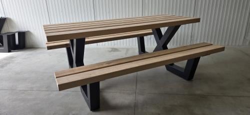 Eiken Picknicktafel met stalen x-poot