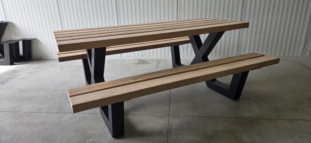 Eiken Picknicktafel met stalen x-poot