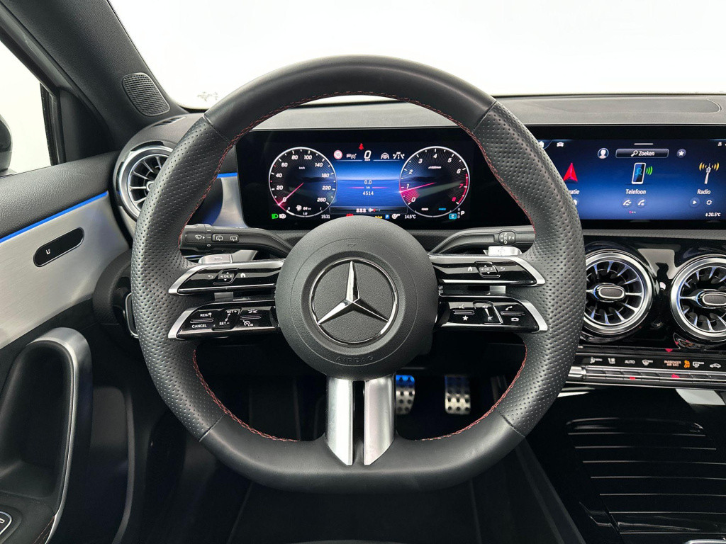 Mercedes-Benz A-Klasse 200 amg premium pano acc sfeer camera