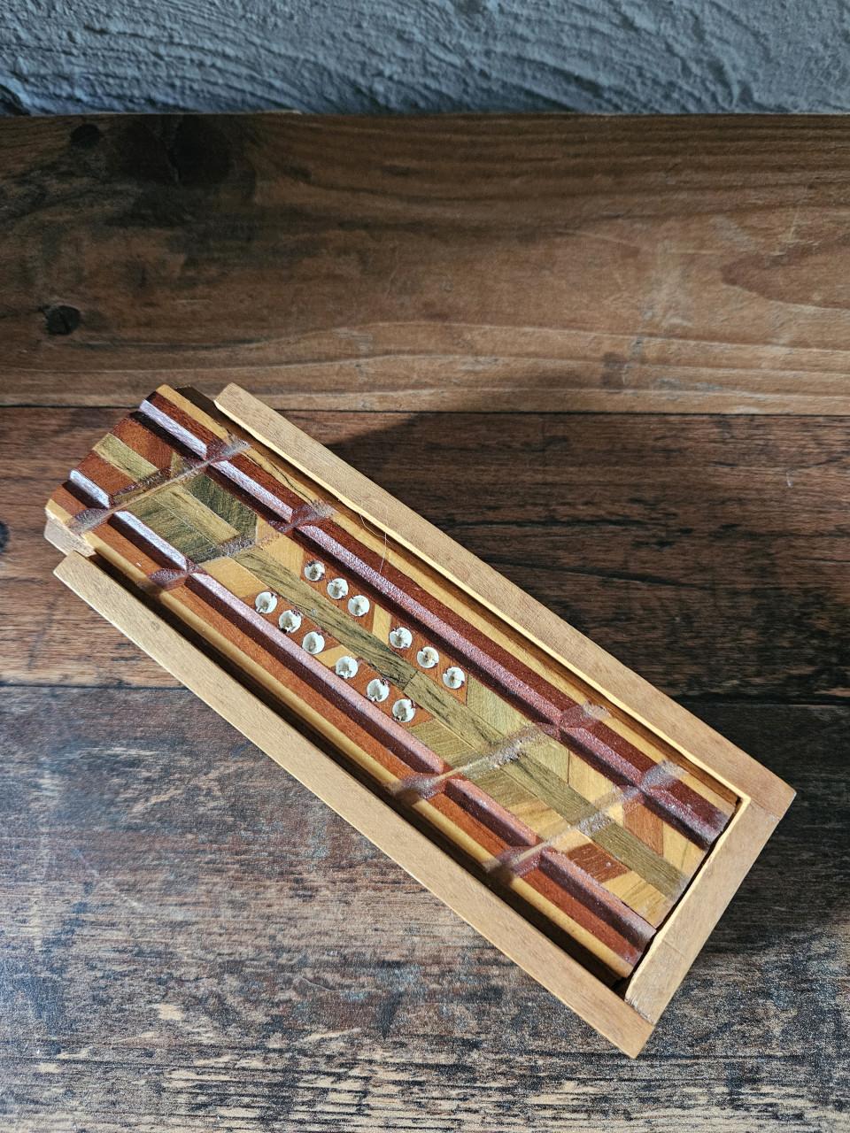 Vintage houten dominospel met ingelegd deksel