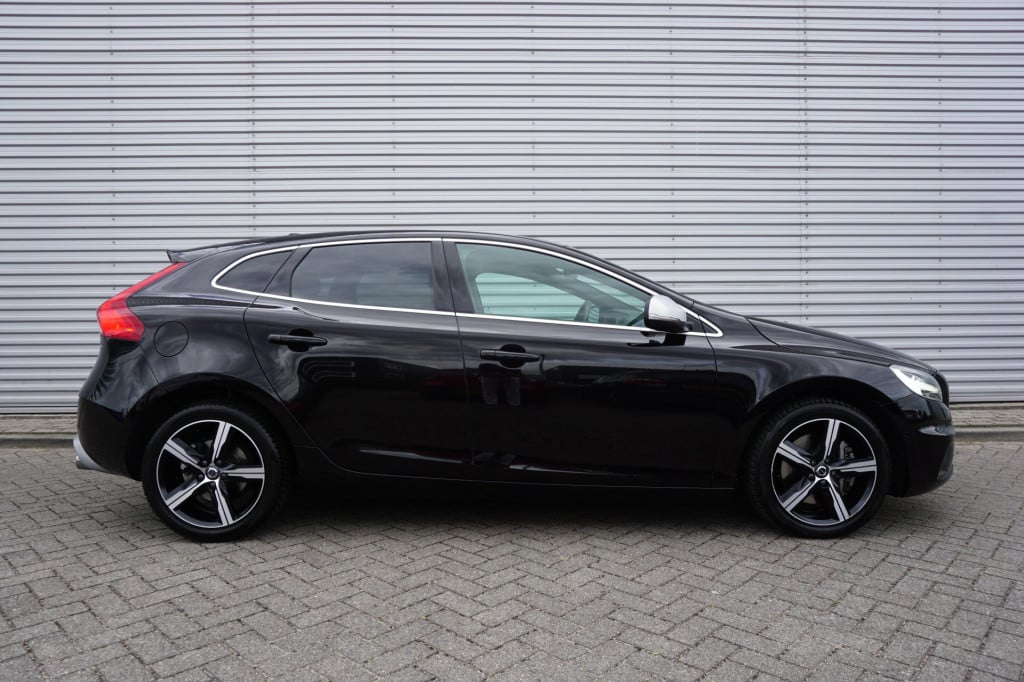Volvo V40 1.5 t3 polar+ sport automaat / climate / navi / cruise / lane ass