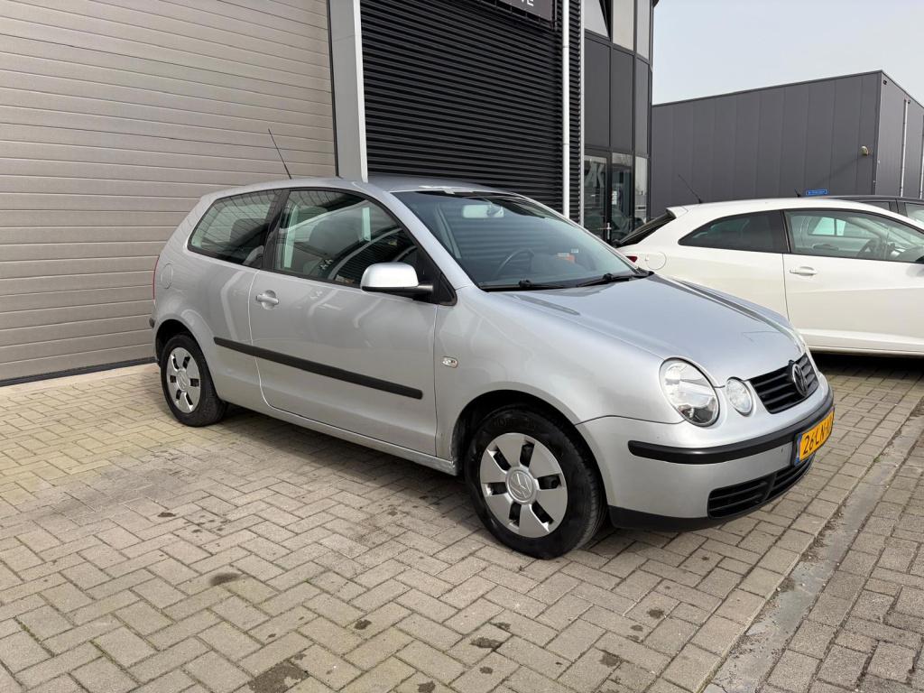 Volkswagen Polo 1.4-16v comfortline/jaar apk/airco/cruise control/
