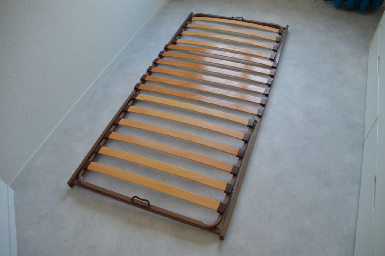 Lattenbodems, metaal+hout, 90x200 cm.