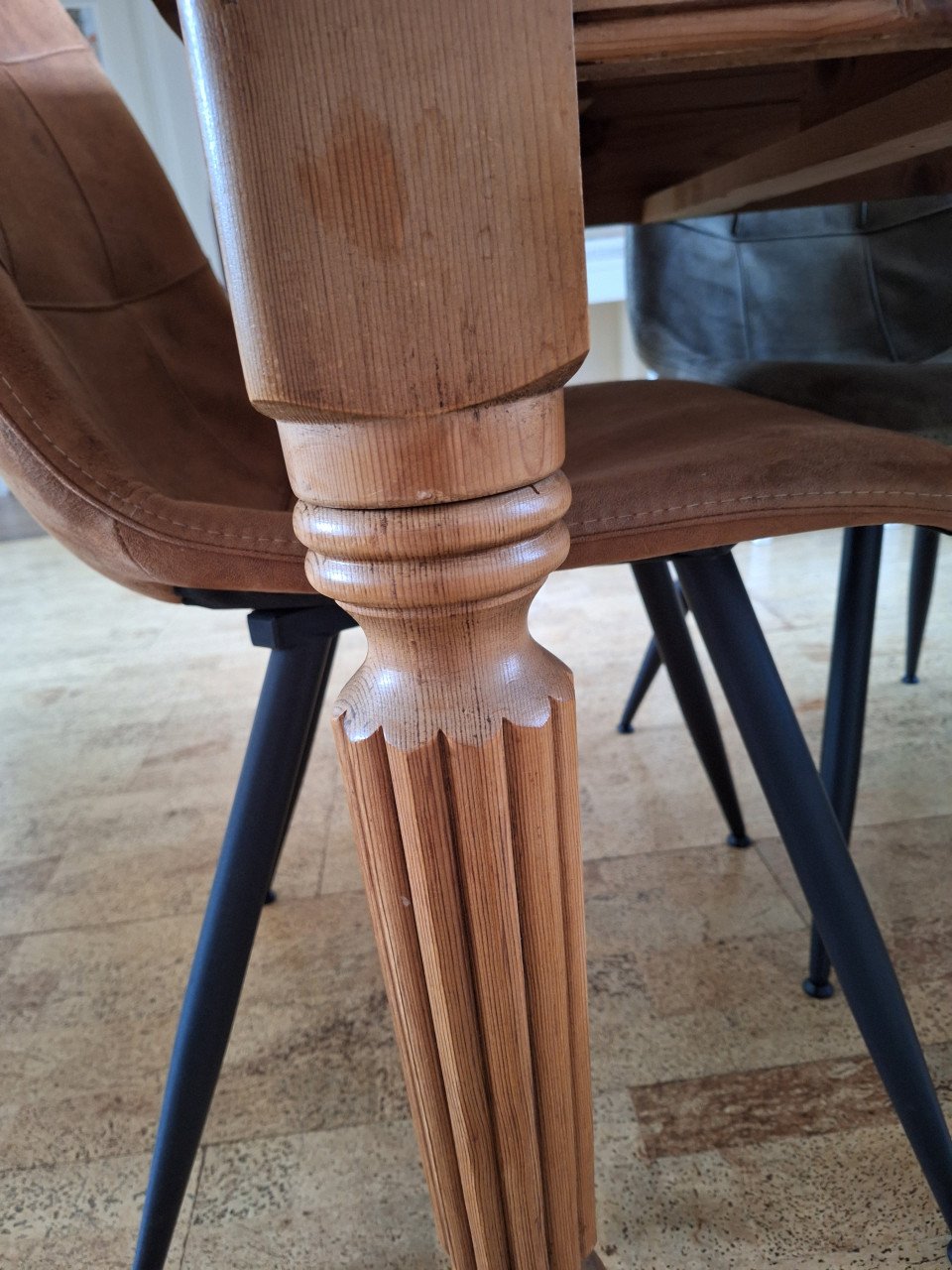 Te koop: grenen eettafel