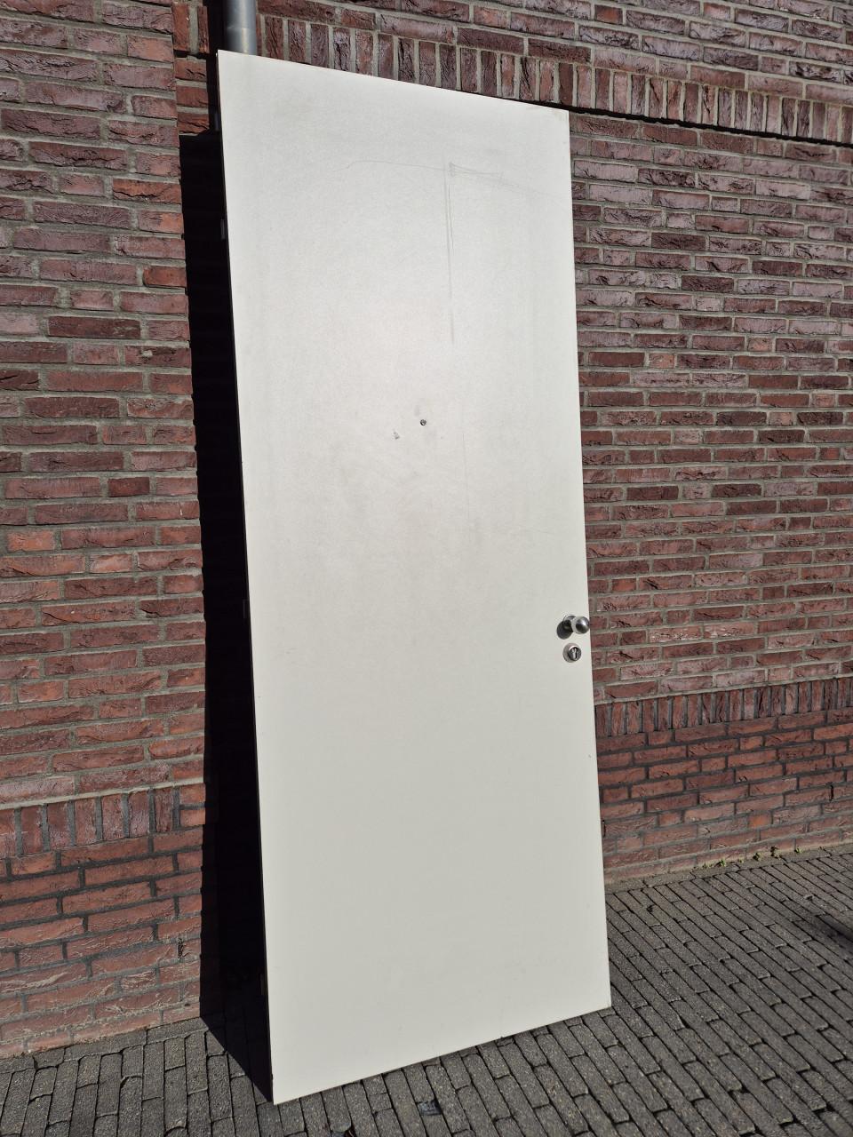 Deur 243,5x93x4, kijkvenster, deurdranger