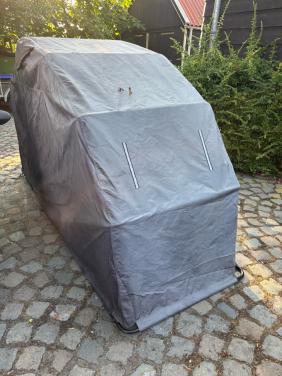 Fiets of brommer tent opvouwbaar.