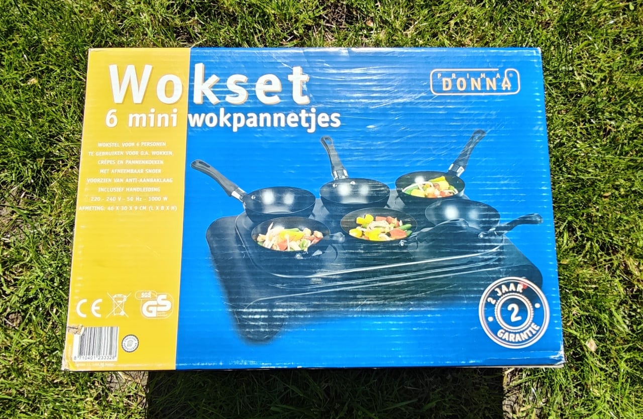 Te Koop Wokset met 6 wok pannetjes.