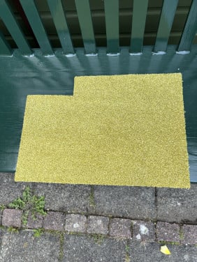 Kortvezelige lentegroene Heugaveld tapijttegels