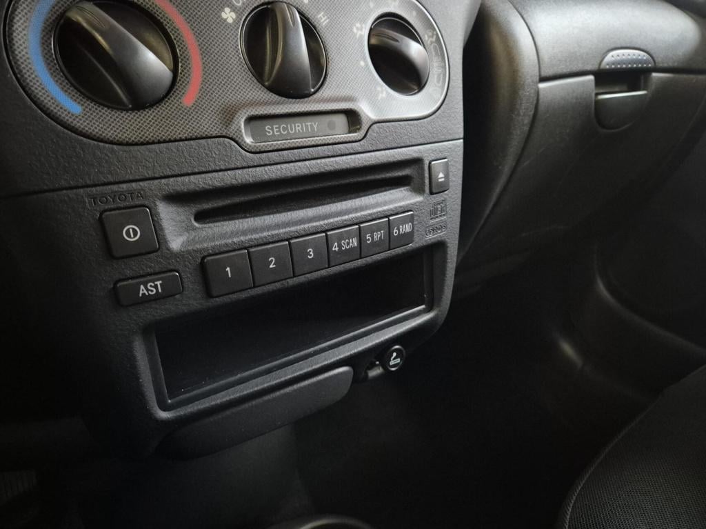 Toyota Yaris 1.3 vvt-i s-line