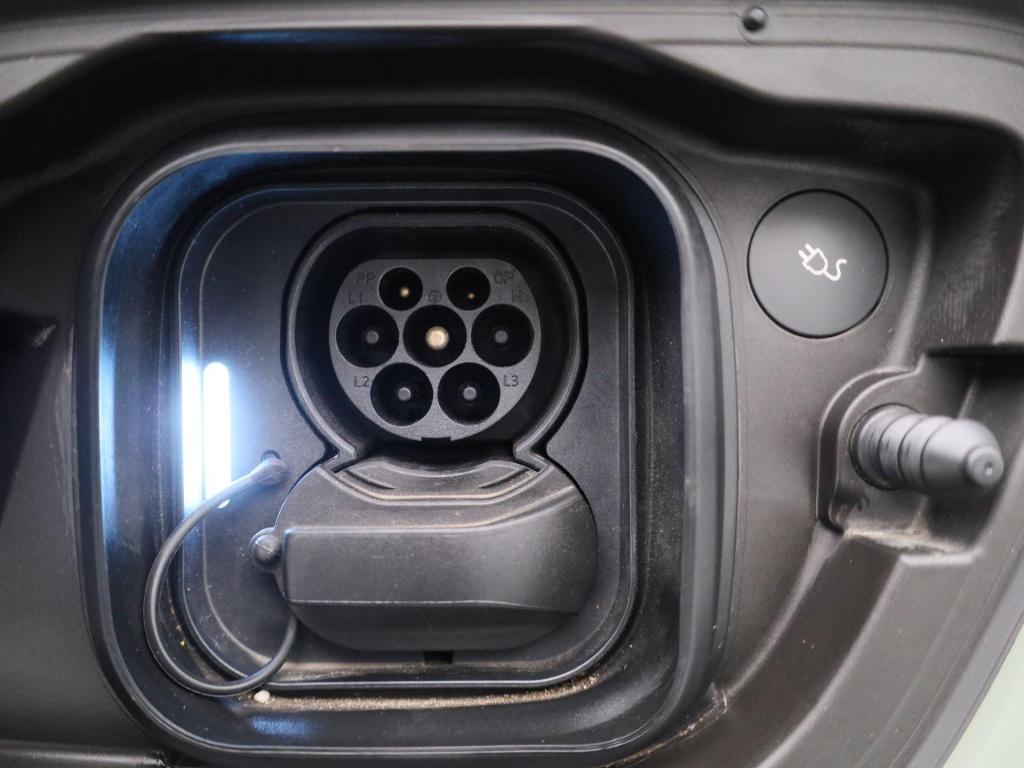 Volvo XC40 single motor extened range core 82 kwh | automaat | apple carpla
