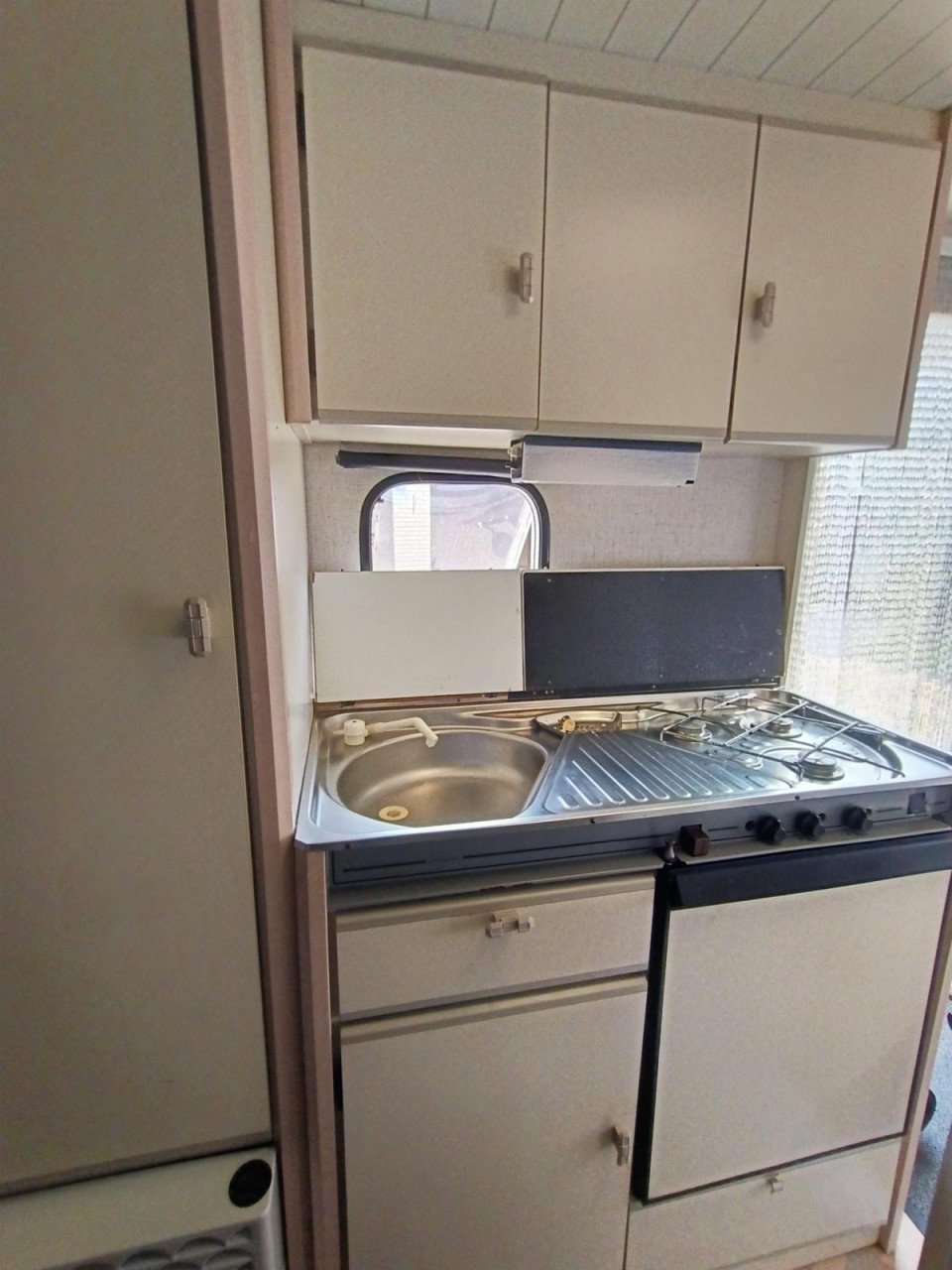 Gezinscaravan Burstner 440 , 1991 met voortent en luifel