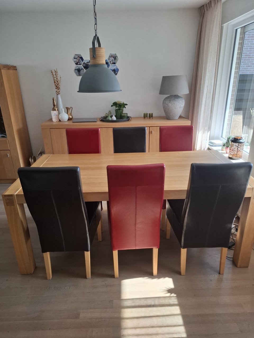 Eettafel met 6 stoelen