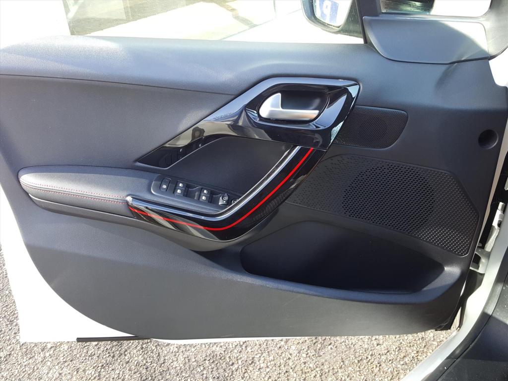 Peugeot 208 gtline 1.2-110pk automaat (eat6) trekhaak | apple carplay & and