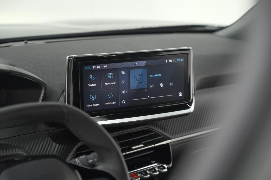 Peugeot 2008 puretech 100 allure | apple carplay | parkeersensoren | climat
