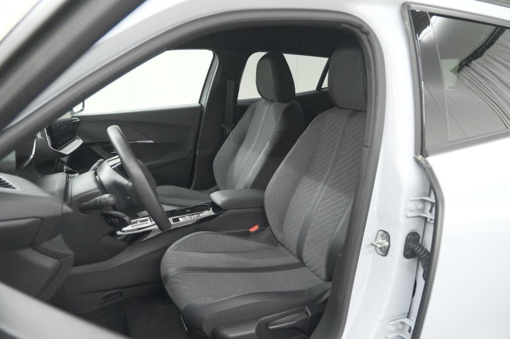 Peugeot E-2008 ev allure avantage 54 kwh | 97,3% soh | 11 kw lader | apple 