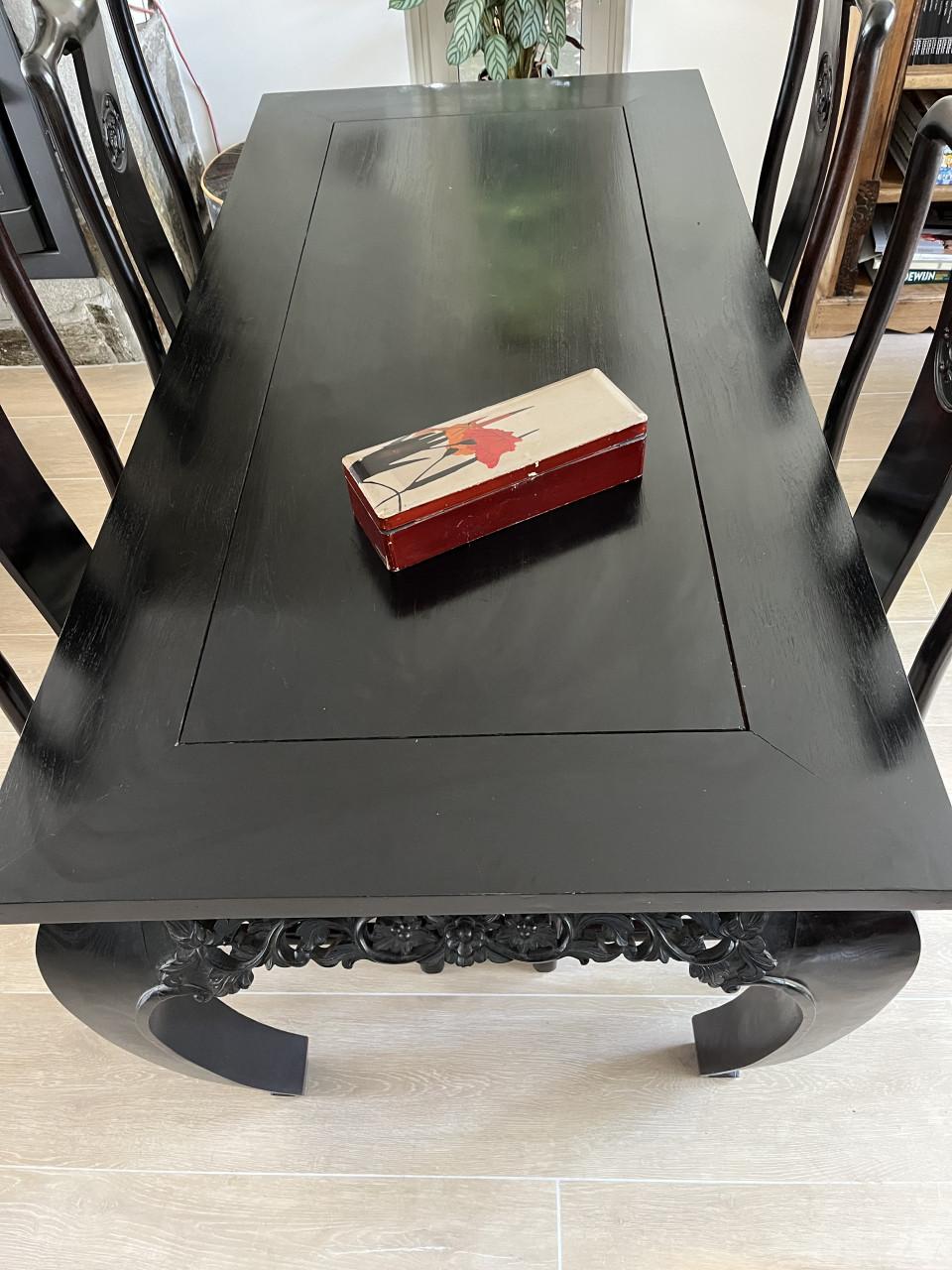 Oosterse eettafel met 4 stoelen