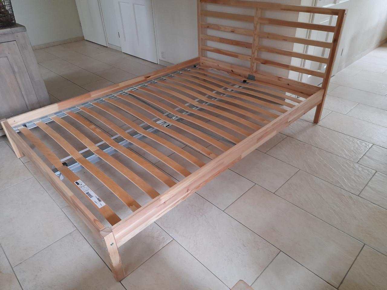 2 Persoons bed 140 x 200 (in goede nette staat )