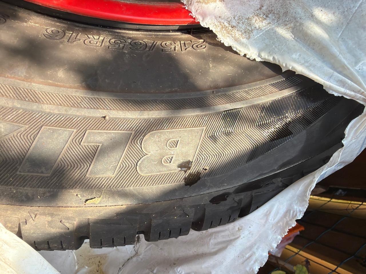 2x continental 195/65/r15 + 4x Bridgestone blizzard 215/65/r16 winter