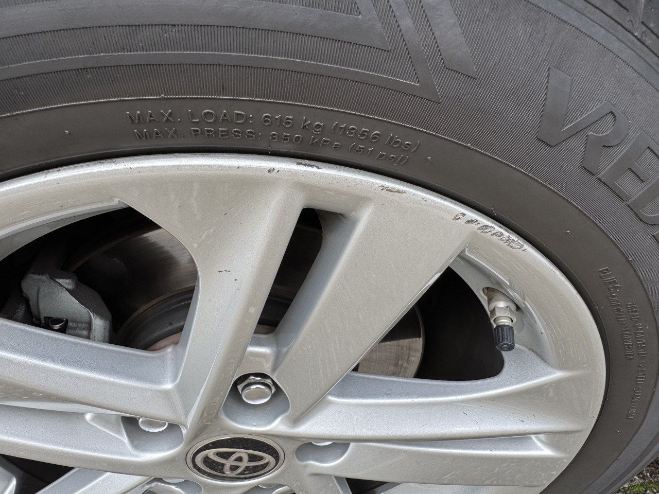 Toyota 16 inch lichtmetalen velgen + Zomerbanden