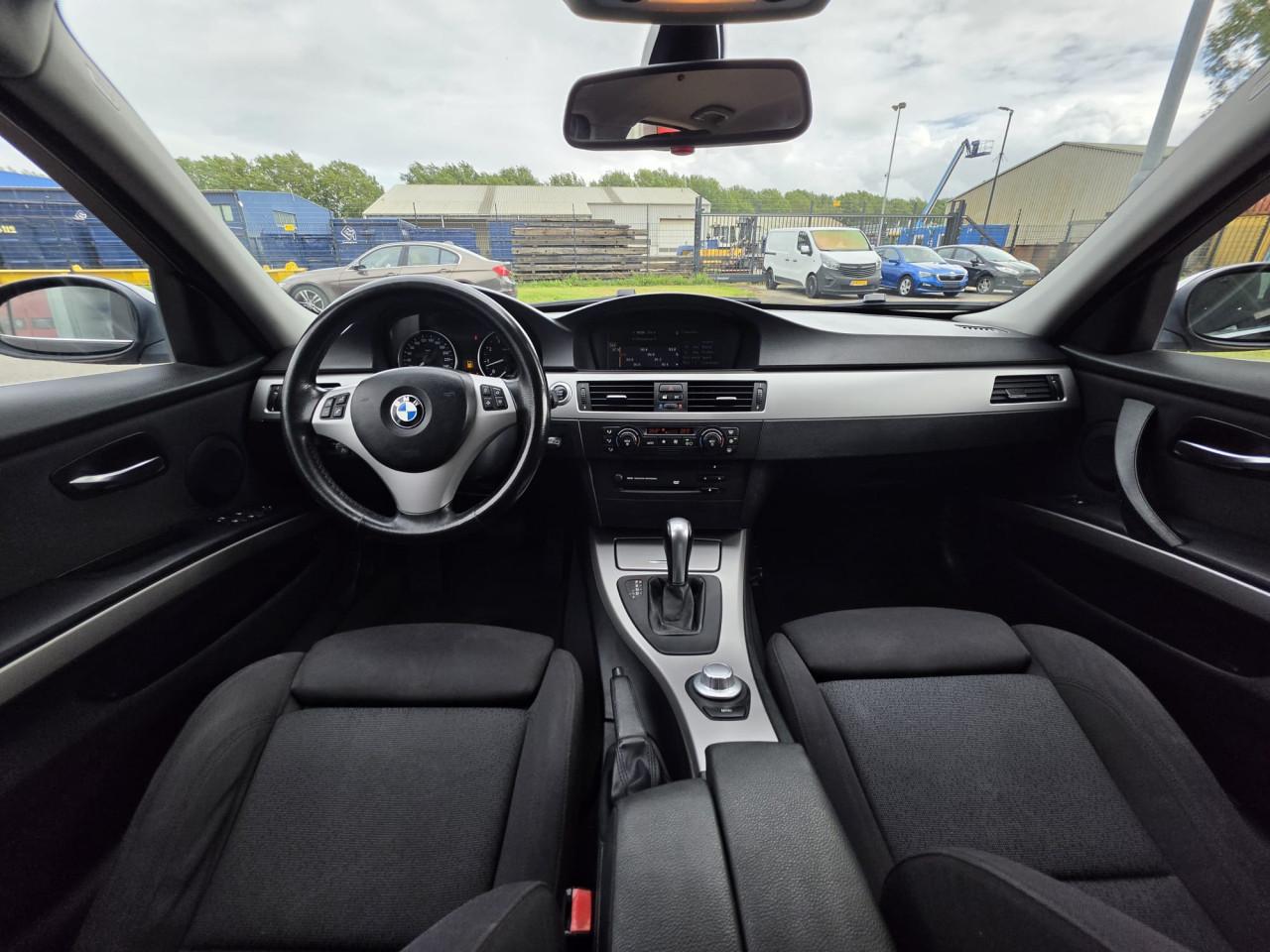 BMW 325i E90 Automaat 2007 6  Cilinder
