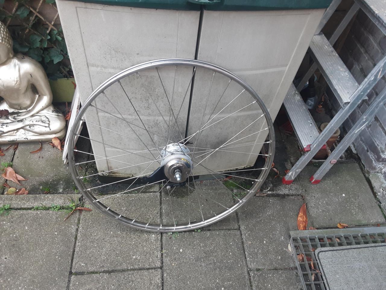28 inch r.v.s nexus achterwiel, 7 speed,rollerbrake rem