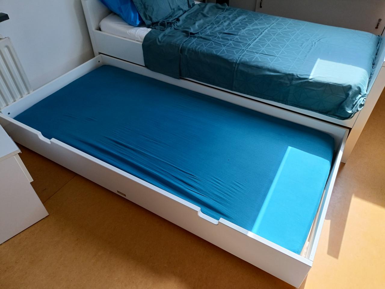 Bed met extra bed in lade