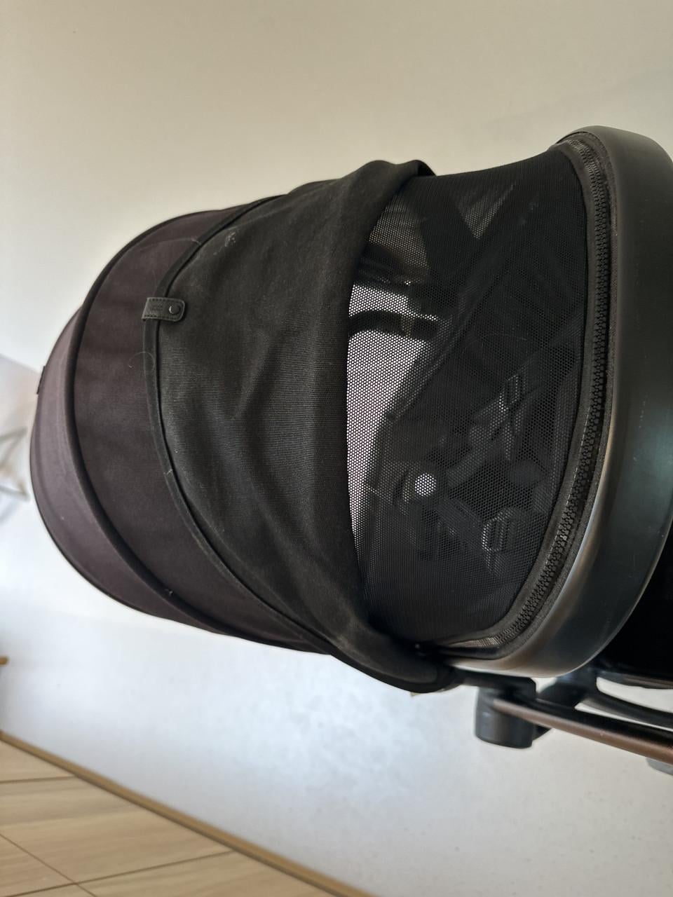 Joolz Day 3 zwart, met voetenzak, maxi cosi adapters en eventuuel maxi cosi