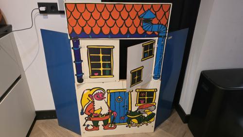Retro Vintage poppenkast jaren 70