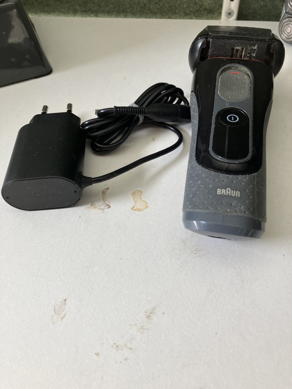 Te koop in zeer goede staat 3 oplaadbare scheerapparaten