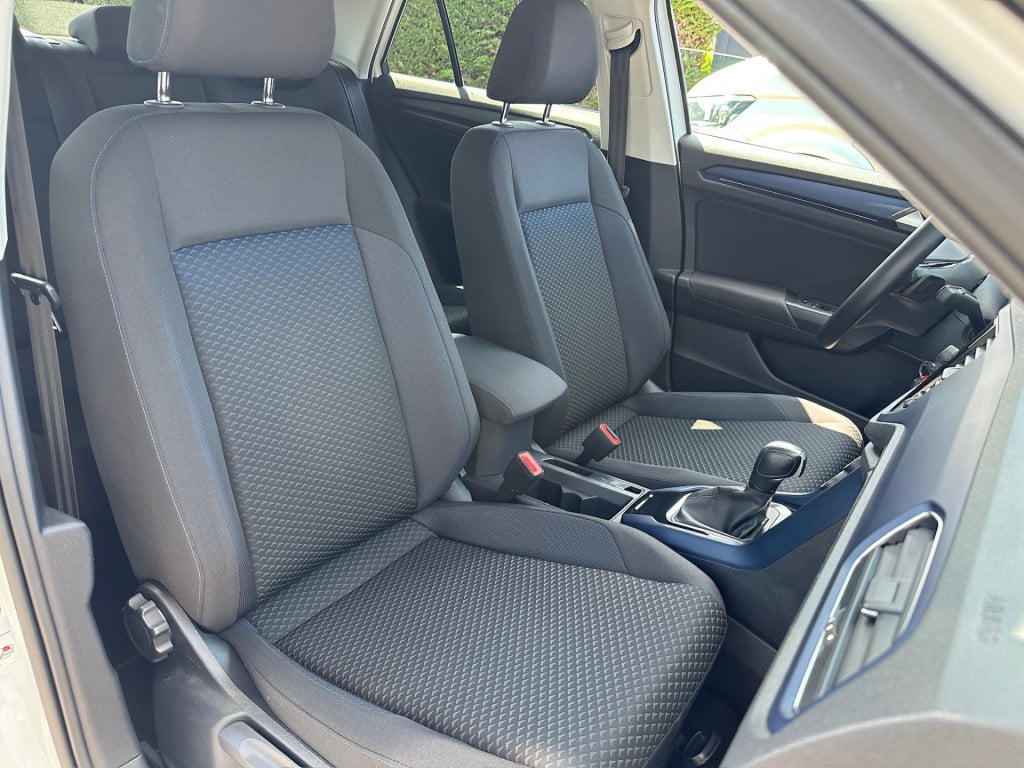 Volkswagen T-roc 1.5 tsi 150pk dsg r-line | 19 inch | led | trekhaak | virt