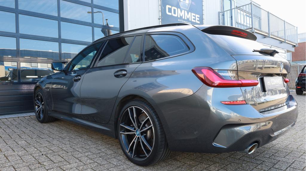 BMW 3-serie touring 330e m sport cam i trekhaak i acc i 292pk