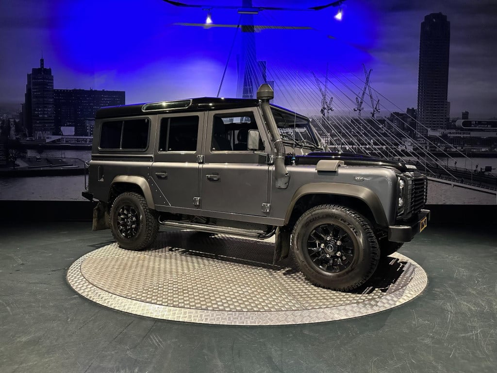 Land Rover Defender 2.4 td 110" x-tech dc *grijs kenteken 7 persoons*