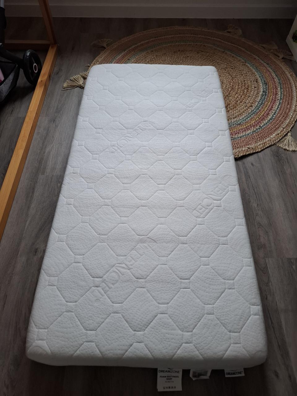 Peuterbed incl. matras en beddengoed