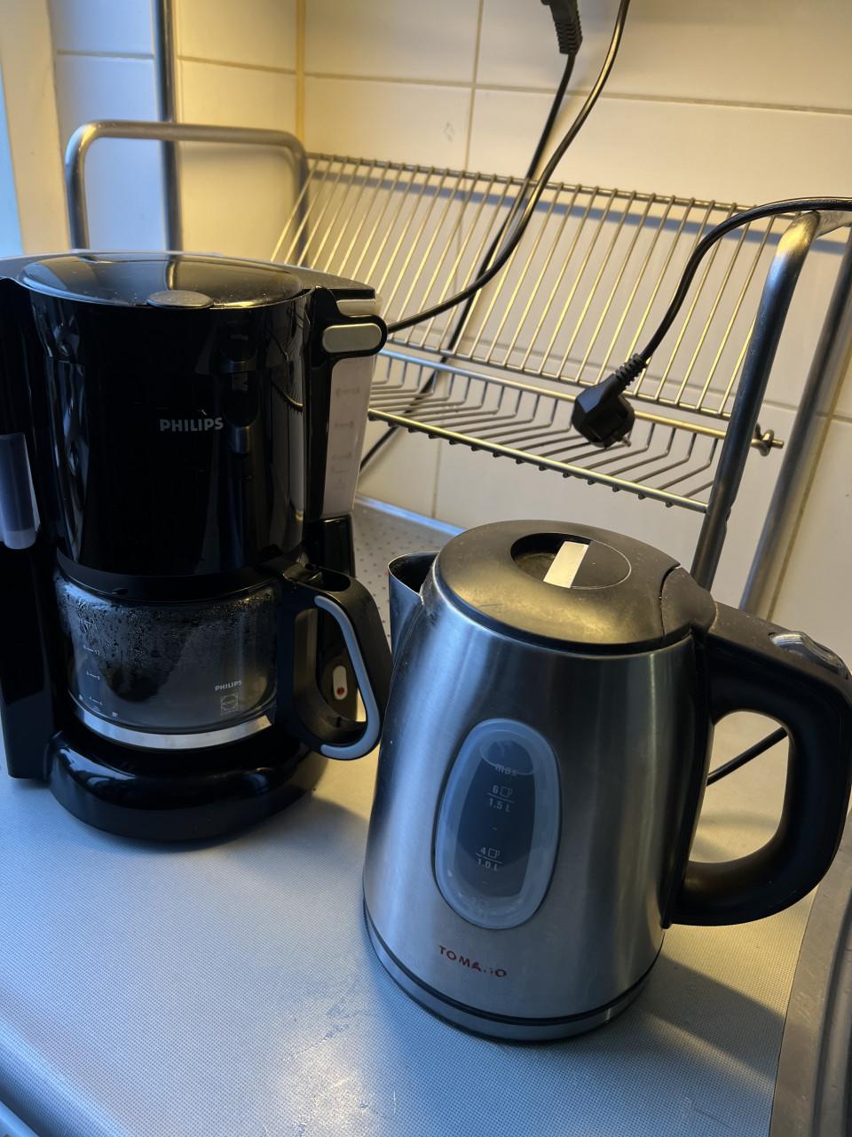 Philips Koffiezetapparaat HD7448/20 en TOMADO rvs waterkoker samen €20,-