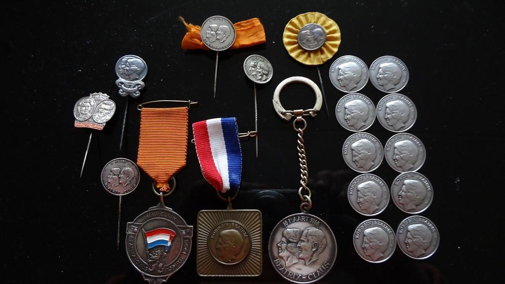 Koningshuis spullen 21 Bananen dozen  (Ophalen)