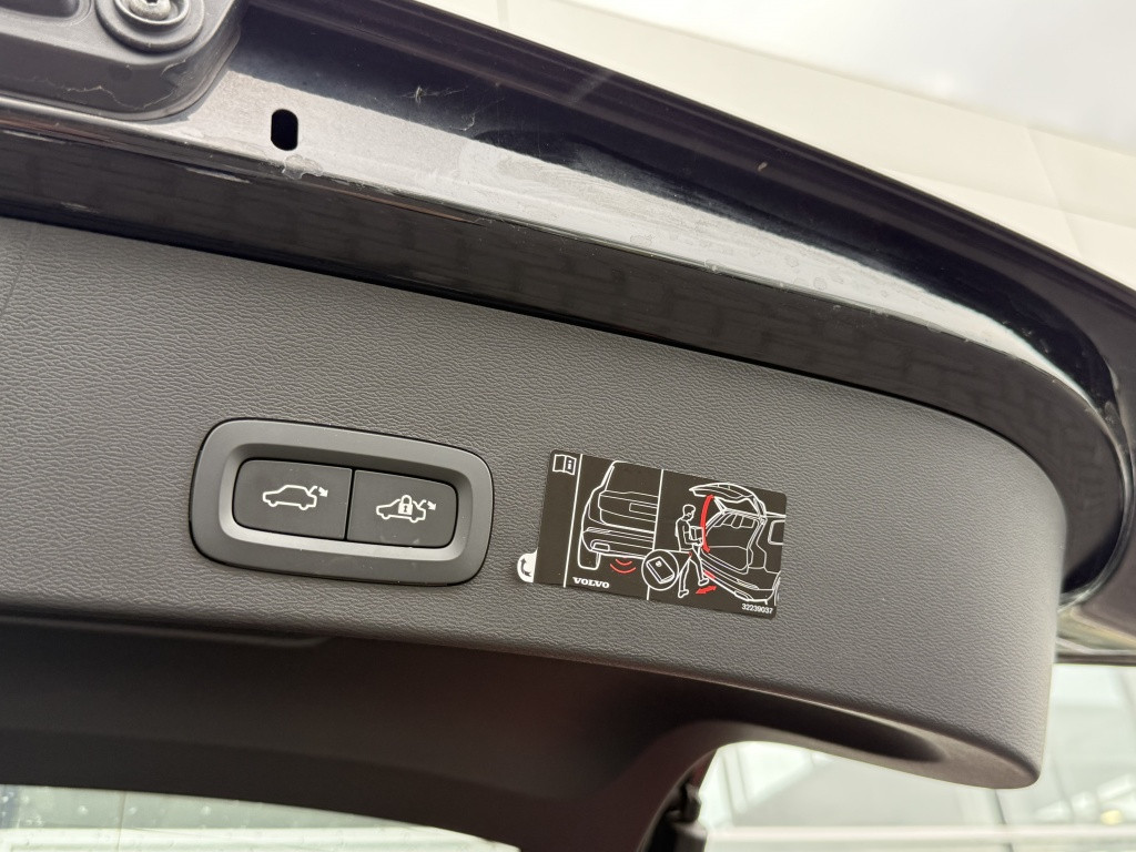 Volvo XC40 t5 262pk recharge r-design | full options !