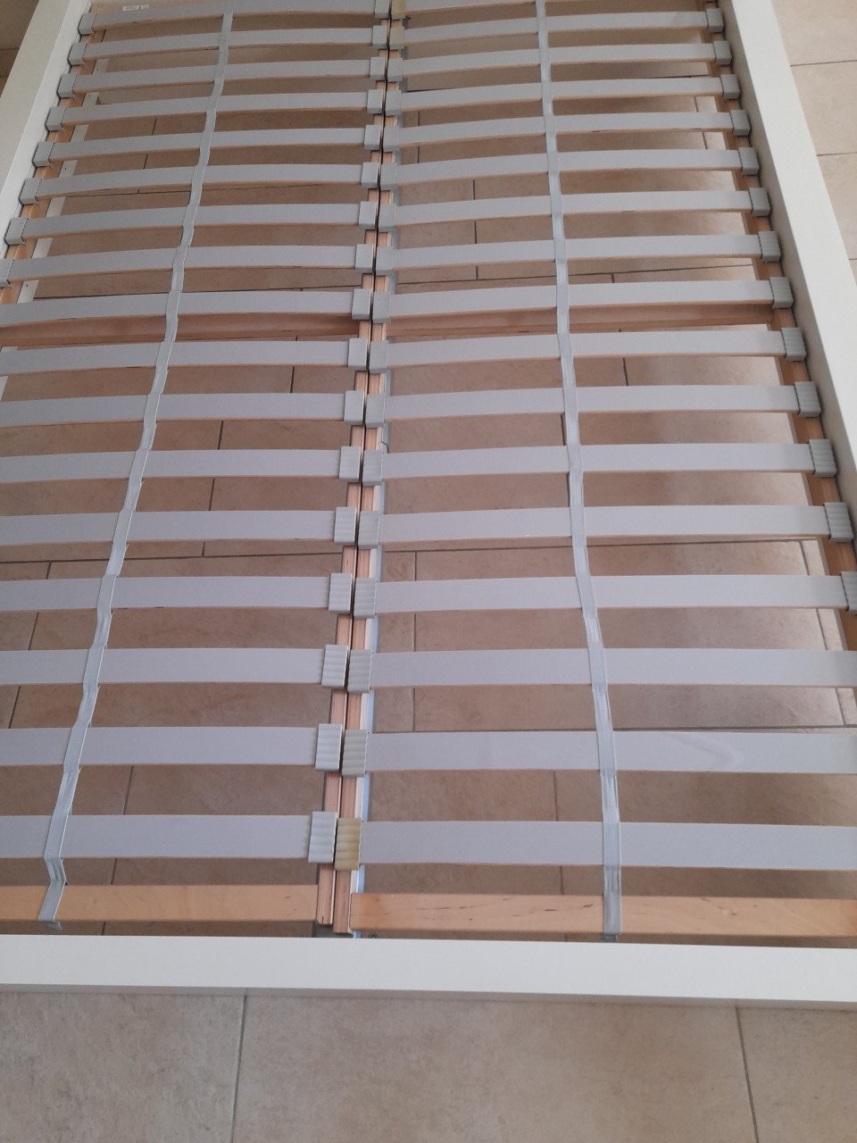 140 x 200 Wit bed ( in goede nette staat )