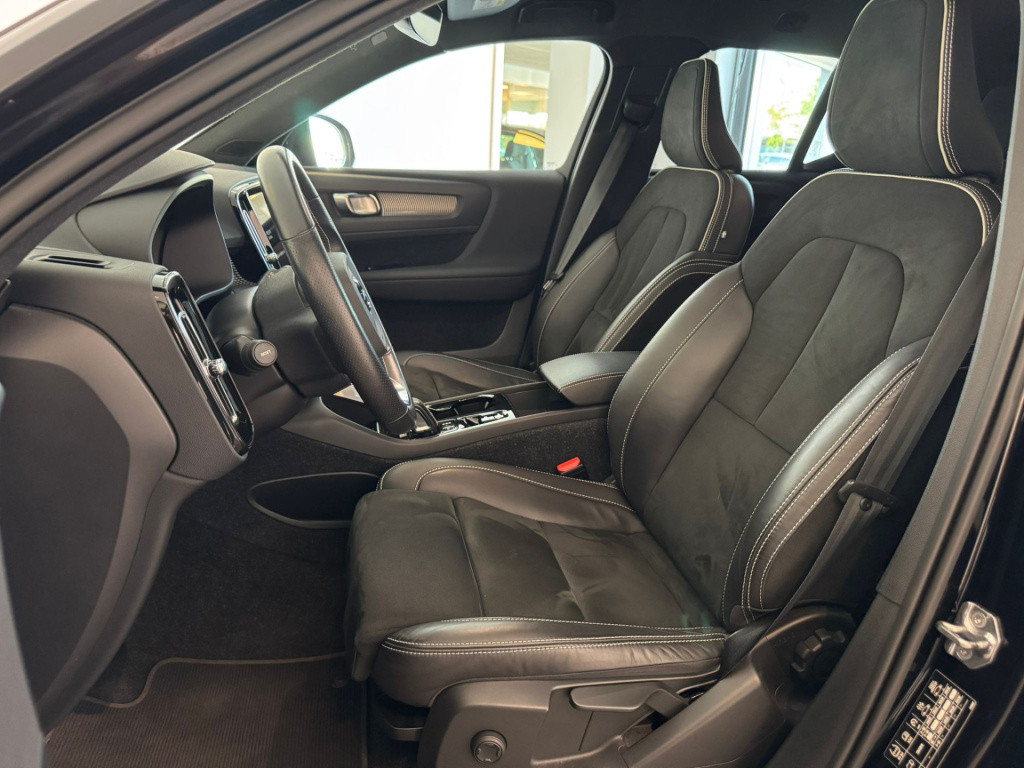 Volvo XC40 1.5 t4 recharge r-design black edition