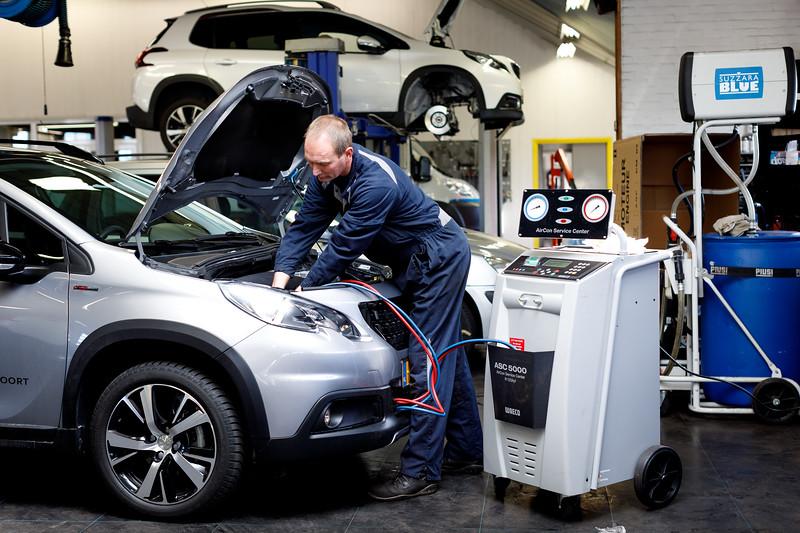 Peugeot 2008 allure1.2 puretech 110pk navigatie | cruise & climate control 