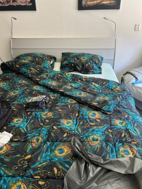 Complete slaapkamer, bed, met topper, 2 nachtkastjes en kleerkast