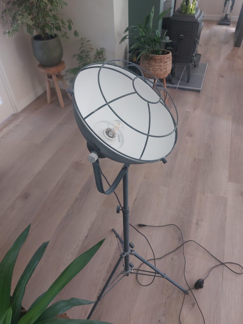 Industriële vloerlamp
