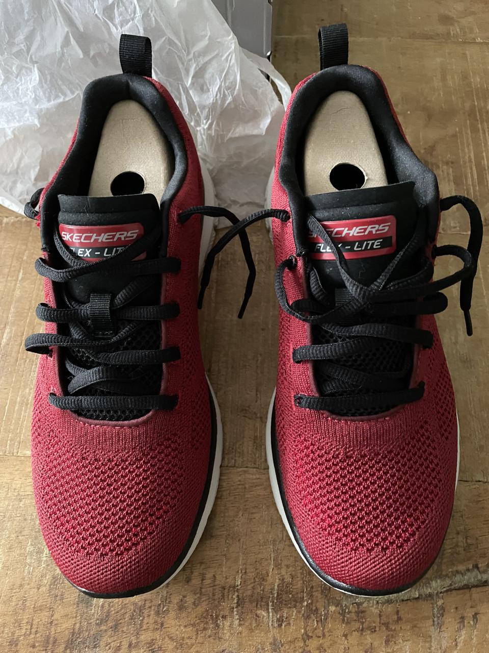 Nieuwe rode skechers