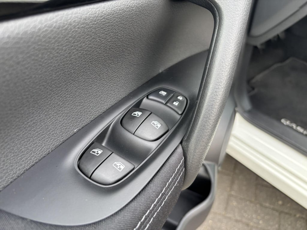Nissan Qashqai 1.3 dig-t n-connecta design pack | trekhaak | panoramadak | 