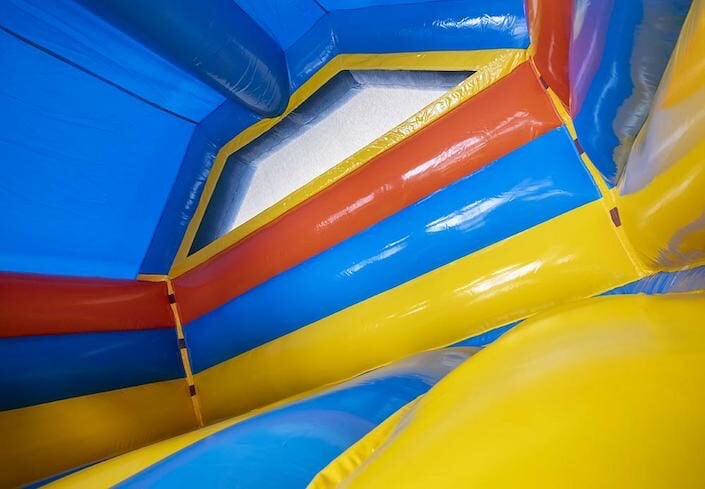 Te huur springkussen met slide