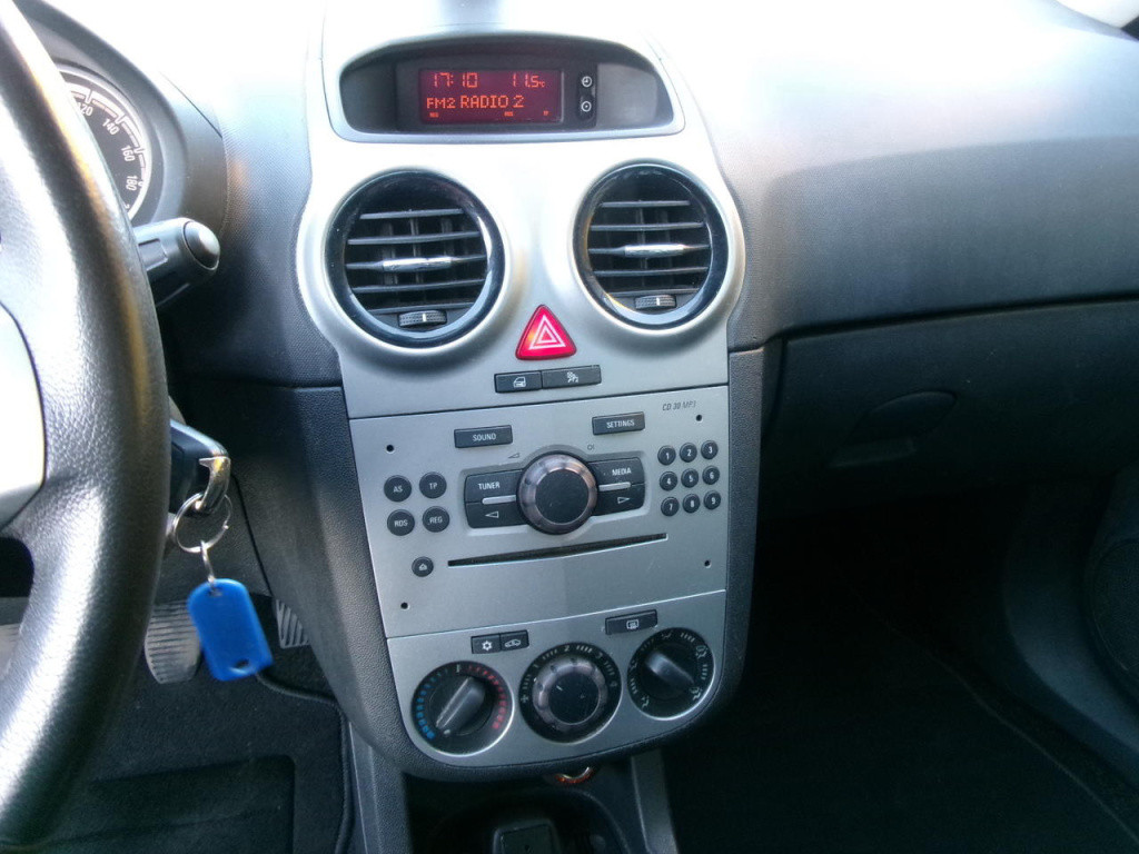 Opel Corsa 1.2-16v airco, cruise-control, trekhaak 5-drs