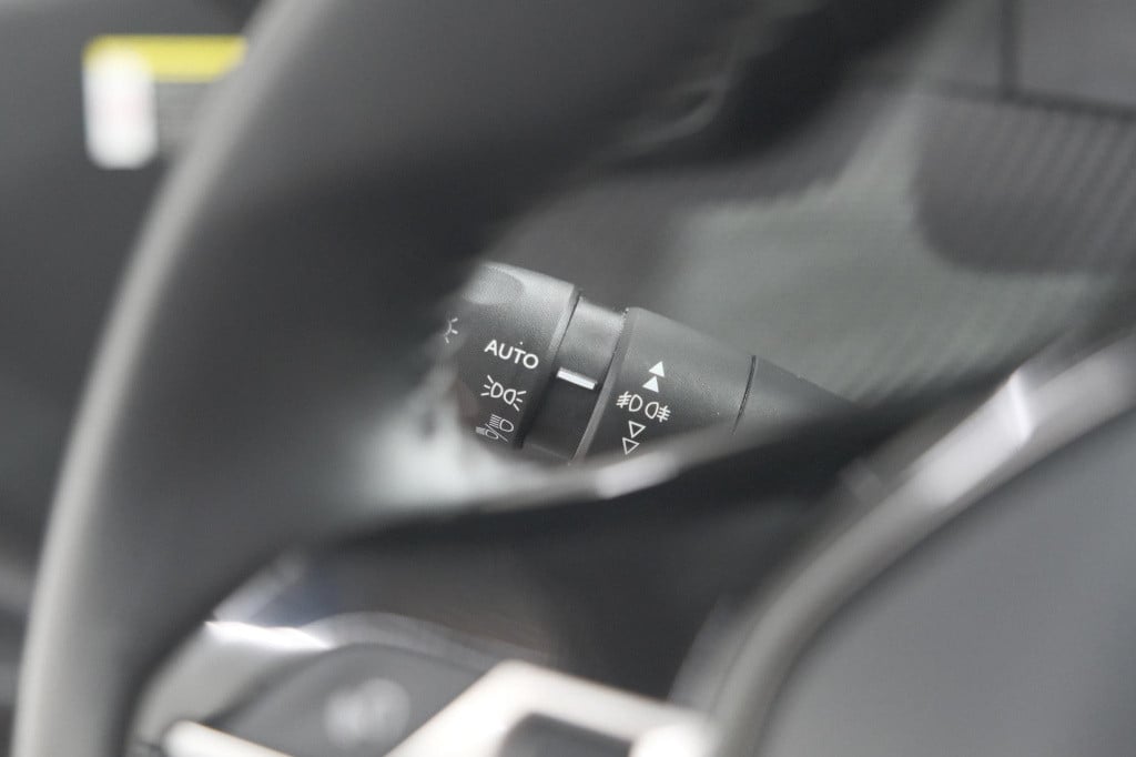 Peugeot 2008 puretech 130 allure | trekhaak | camera | navigatie | parkeers