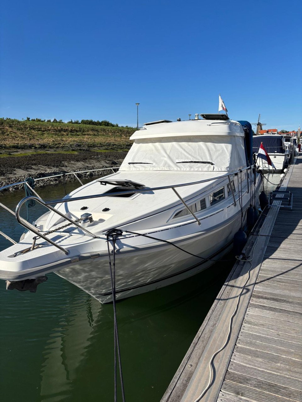 Mooie gezinsmotorboot (Marex 280 Holiday)