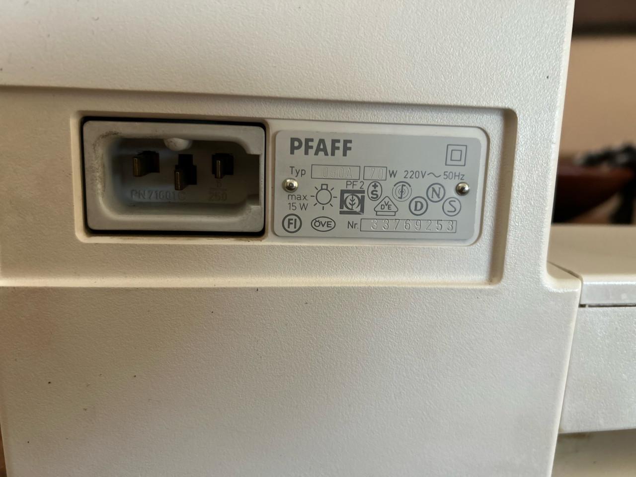 Pfaff Edition 130 naaimachine met IDT en originele koffer