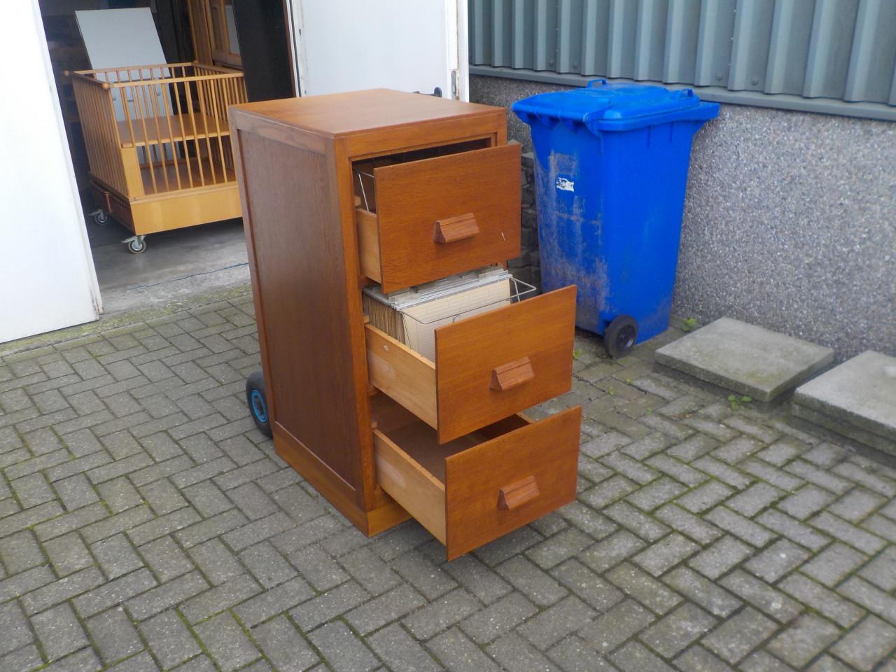 Teak houten ladenkast uit de jaren '60 zeer speciaal in zeer goede staat